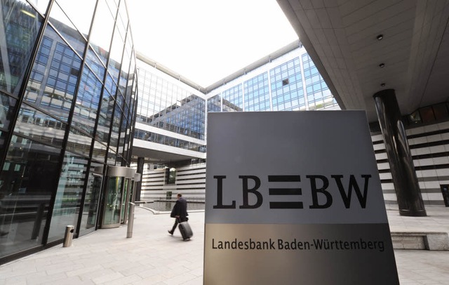 LBBW-Zentrale in Stuttgart: Ermittler ...BBW wegen Untreueverdachts durchsucht.  | Foto: dpa
