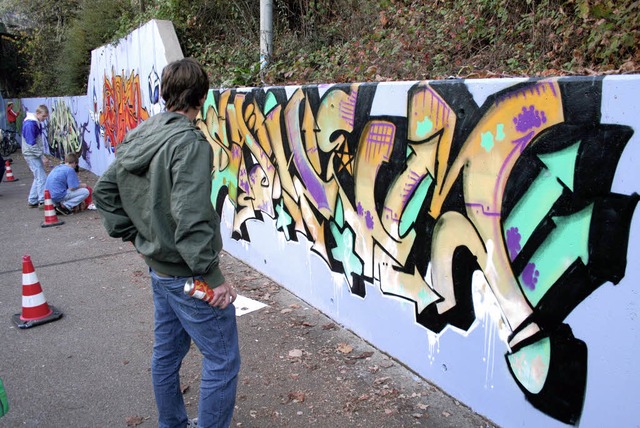 Moderne Graffiti und das ganz legal dank der rtlichen Josos   | Foto: mzd