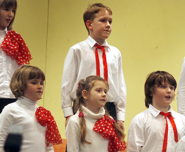 Der Enkel-Kinder-Chor des deutsch-russ... Weihnachtsstimmung unter die Gste.    | Foto: Heidi Fssel