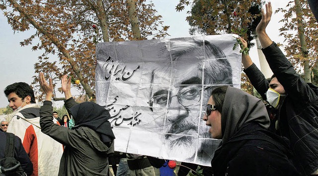 Anhnger Mussawis an der Teheraner Universitt  | Foto: afp