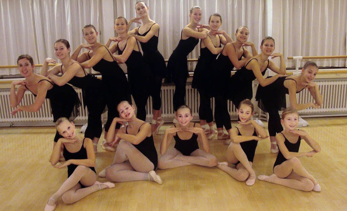 Alle Ballettschülerinnen von Monika Al...al Academy of Dance mit Auszeichnung.   | Foto: PRIVAT