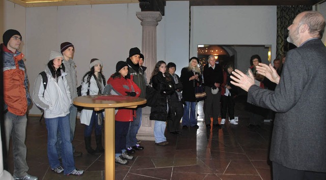 Endingens Brgermeister Schwarz (recht...agabend auf Englisch in der Kornhalle.  | Foto: Roland Vitt