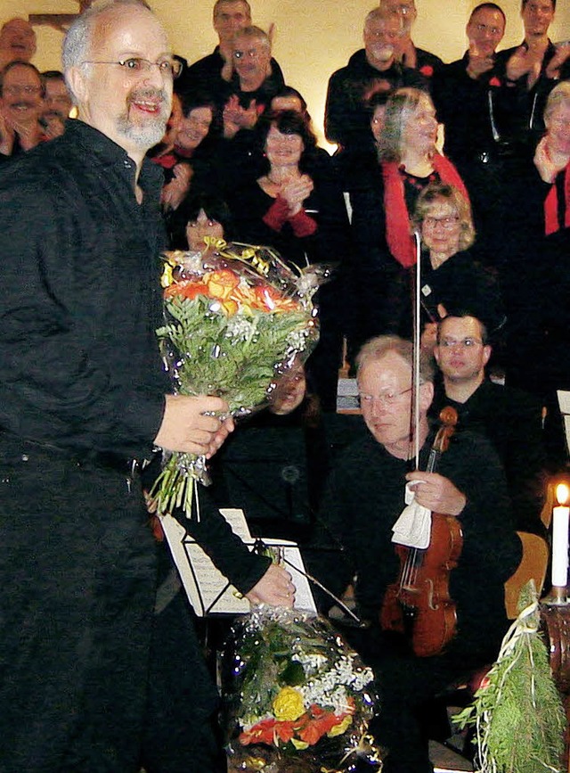 Blumen gab&#8217;s fr Chorleiter Albrecht Haaf.  | Foto: Bianca Flier