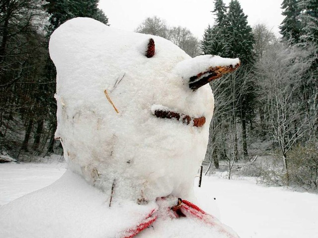 Auch ein Schneemann soll zum Dahinschmelzen aussehen.  | Foto: dpa