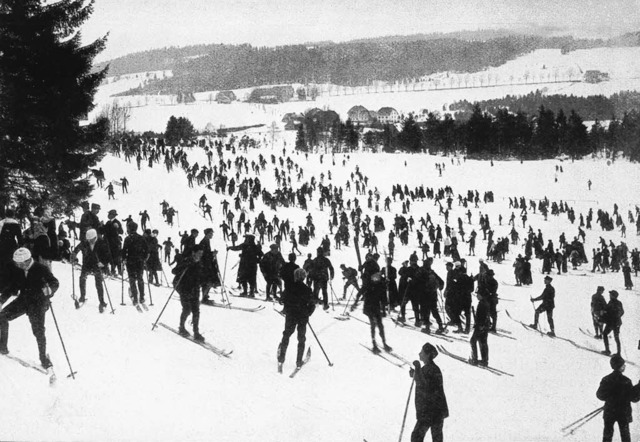 Fast 100 Jahre Skigeschichte liegen zw...ngen beschwerlicheres als heutzutage.   | Foto: Tourismus GmbH/dpa