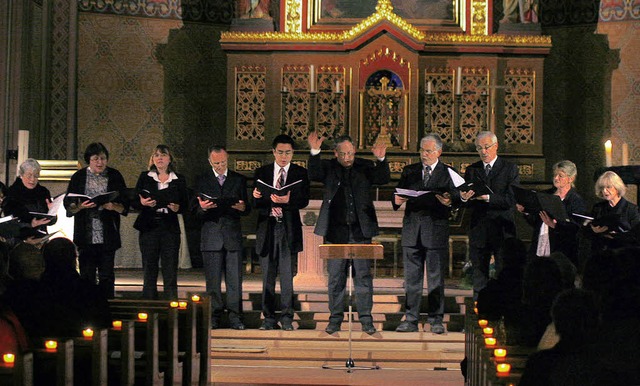 Adventskonzert bei Kerzenschein in der Kirche St. Peter und Paul   | Foto: Heidi Fssel