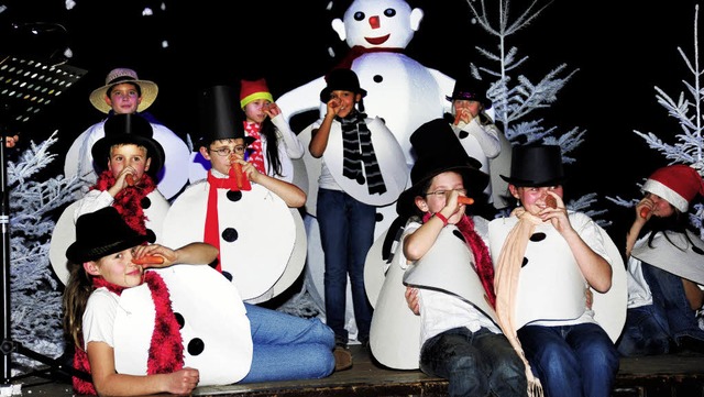 Ein Tanz mit dem Schneemann machte den Kindern des Schulchores Riesenspa.   | Foto: Horst Dauenhauer