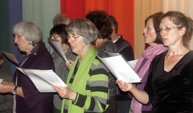 Der Kirchenchor erfreute die lteren B...eim Seniorennachmittag in Bollschweil.  | Foto: Tina Lindemann