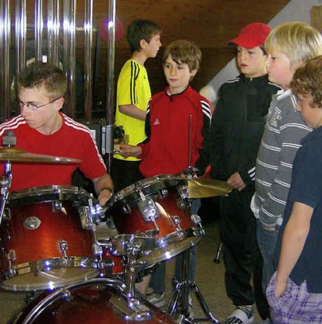 Vor allem das Schlagzeug war am Schnuppertag hoch im Kurs.   | Foto: Norbert Kriegl