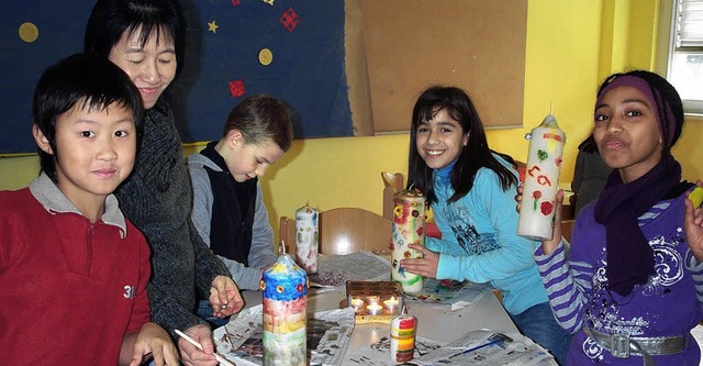 Ein multikulturelles Ereignis:  Adventsbasteln  an der Rheinschule   | Foto: bz