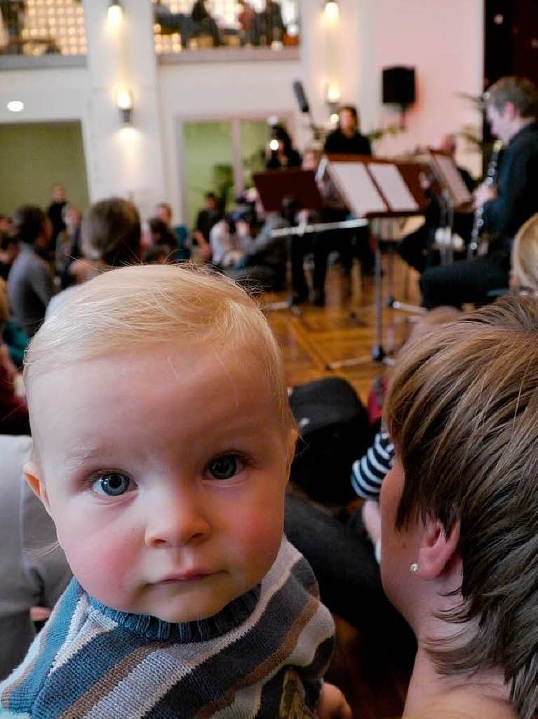 Beim ersten Freiburger Babykonzert krabbelten die Kleinsten im Freiburger Stadttheater drunter und drber