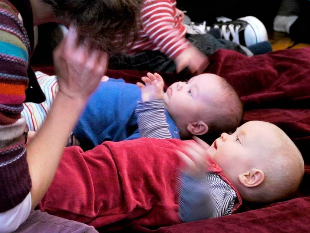 Beim ersten Freiburger Babykonzert krabbelten die Kleinsten im Freiburger Stadttheater drunter und drber