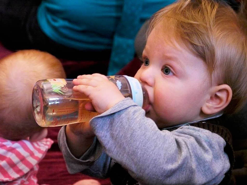 Beim ersten Freiburger Babykonzert krabbelten die Kleinsten im Freiburger Stadttheater drunter und drber