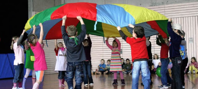 Die Grundschule in Hausen hat seit die...gungsfreude farbenfroh demonstrierten.  | Foto: Martina Faller