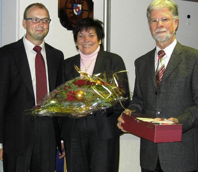 Inge und Hugo Becker (rechts) wurde f...ns von Brgermeister Moosmann geehrt.   | Foto: Elisabeth Willers