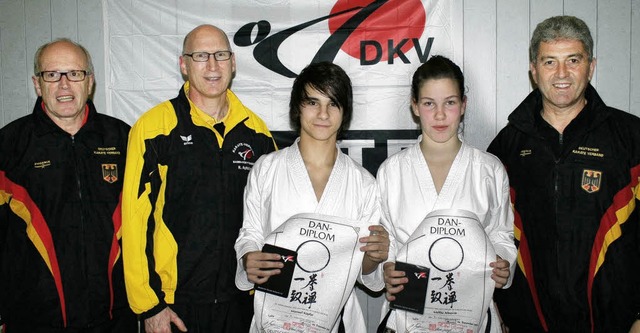 Die zwei neue &#8222;Schwarzgrtel&#82...pfer, Melike Aldemir, Michael Giler    | Foto: Karateschule