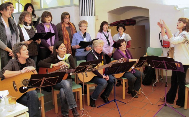 Die Musikformation &#8222;Laudate&#822...ntsfeier fr Senioren im Pfarrkeller.   | Foto: Christiane Seifried