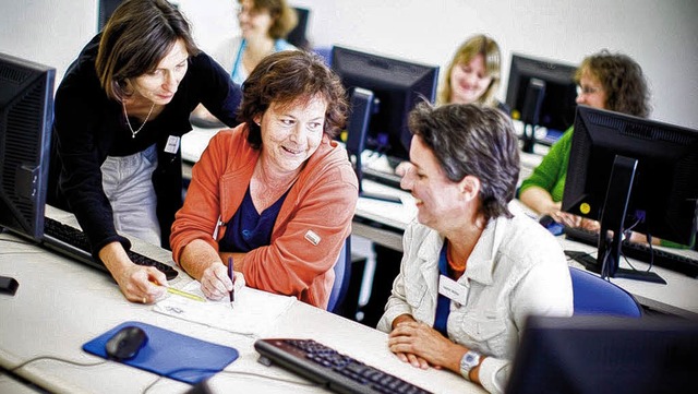 Die Kursteilnehmerinnen beim PC-Training.   | Foto: Stadt Offenburg