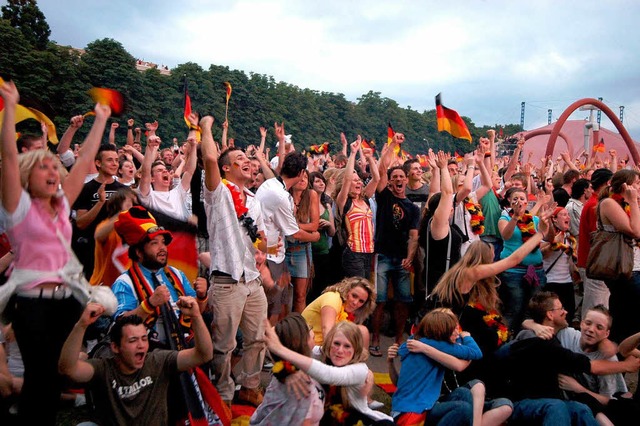 Public Viewing im Eschholzpark zur EM 2008.  | Foto: Thomas Kunz