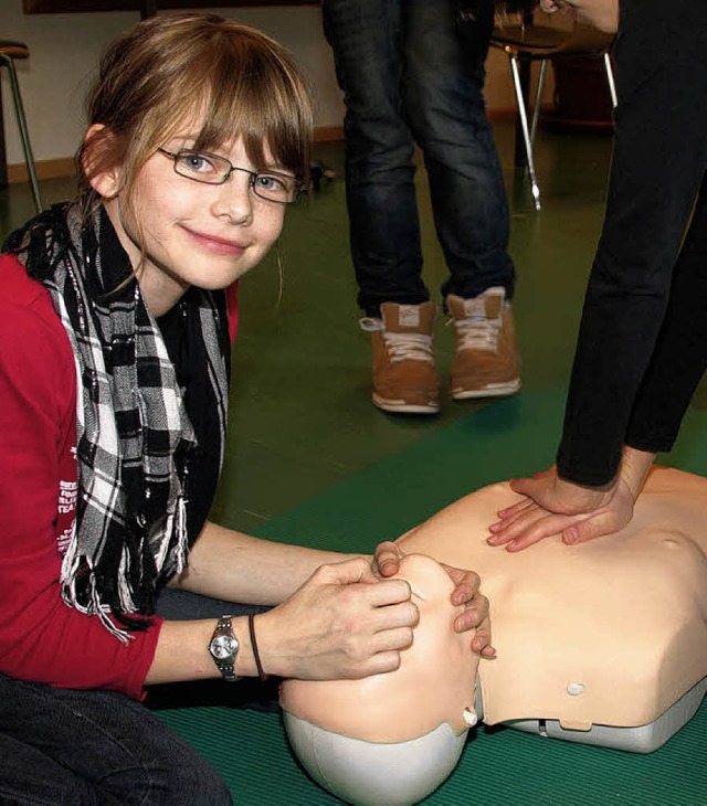 In der Kompetenzwoche der Realschule b...te sich die Klasse 7a mit Erster Hilfe  | Foto: Karin Stckl-Steinebrunner