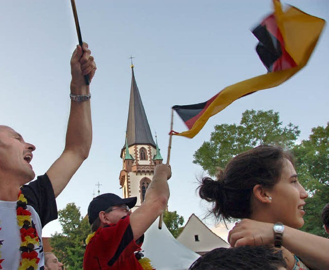 Die Begeisterung fr Fuball wird im S...c Viewing&#8220; auf dem Schlossplatz.  | Foto: Archivfoto: Hans-Jrgen Trul