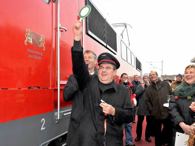 Freie Fahrt signalisiert Brgermeister...chen Freiburg und Neuenburg verkehrt.   | Foto: Volker Mnch