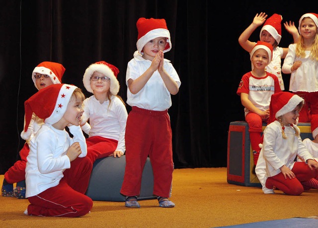 Lauter Nachwuchsnikoluse.  | Foto: Decoux-Kone