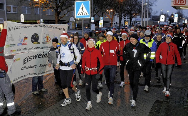 Am Offenburger Bahnhof startete am Sam...r achte Eisweinlauf nach Baden-Baden.   | Foto: Peter Heck