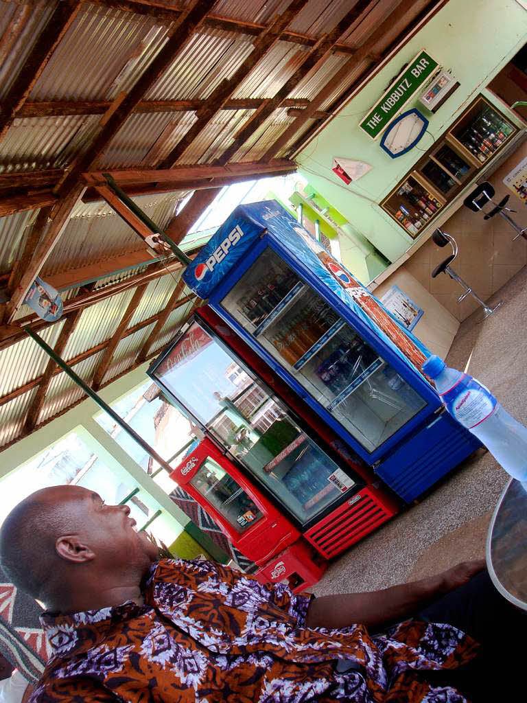 Kibbutz Bar im Restaurant Giddipass in Tamale, der muslimischen Hauptstadt der Northern Region von Ghana