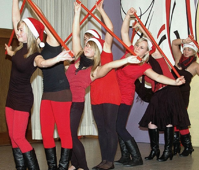 Erfrischende Tanzeinlagen    boten   d...Weihnachtsfeier  des  TV  Hsingen.     | Foto: Vera Winter