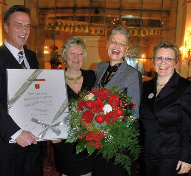 Die Frhlichkeit von Ursula Cantieni, ...links) und Angelika Lesniak (rechts).   | Foto: umiger