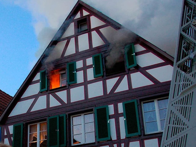 Vllig ausgebrannt ist die Dachgeschosswohnung in der Gerberstrae.   | Foto: Ralf Burgmaier
