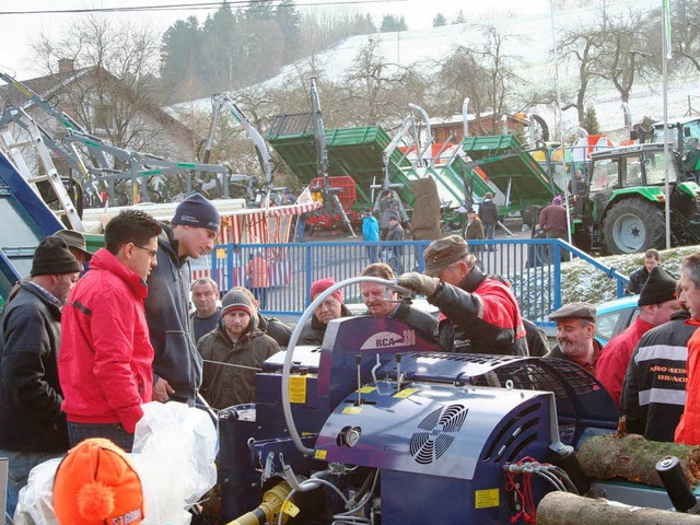 Auf groes Interesse stieen die Maschinenvorfhrungen.  | Foto: Konrad Benitz