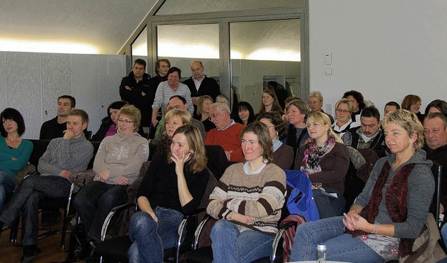 Eltern verfolgten die Schuldiskussion im Gemeinderat.   | Foto: Sigrid Umiger