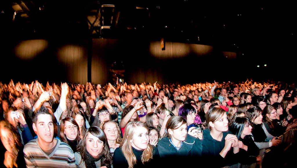 4000 Menschen haben das Silbermond-Konzert in der Freiburger Rothaus-Arena erlebt.