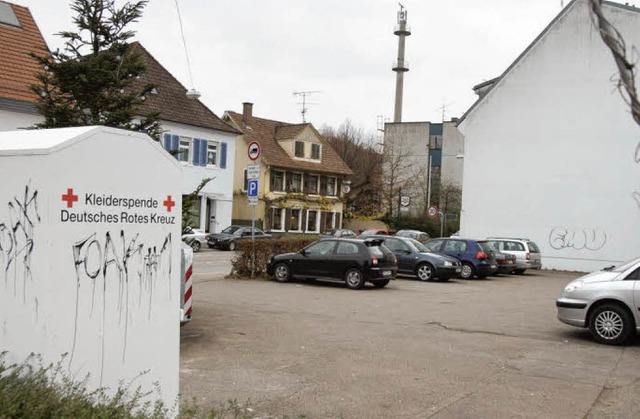 Auf dem Parkplatz schrg gegenber dem...um soll ein Hotel garni gebaut werden.  | Foto: marius alexander