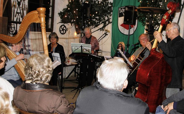 Die Lahrer Stubenmusik spielte in der ...rem auch Volksmusik aus dem Chiemgau.   | Foto: Heidi Fssel