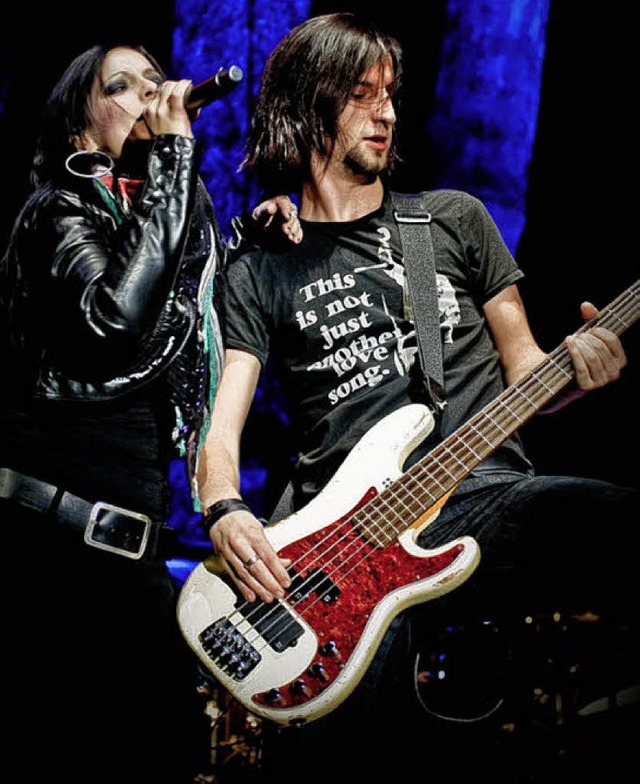 Das hat was vom Punk: Stefanie Klo un...d in Leder und mit tief hngendem Bass  | Foto: Martin Neumann