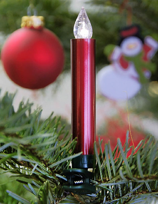 Keine Schnur dran: batteriebetriebene Christbaumkerze  | Foto: BUSSHOFF