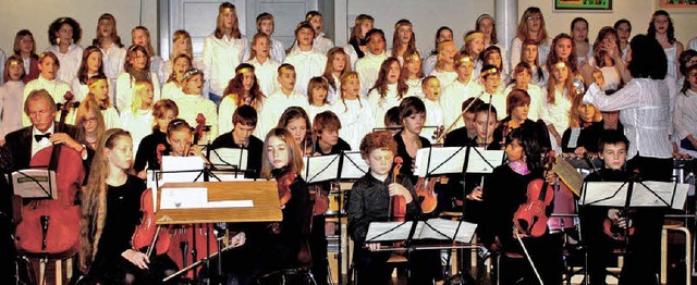 Kinderchor, Musikschler, Gymnasiasten... bildeten eine harmonische Einheit.     | Foto: Privat