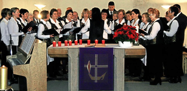 Ein Weihnachtskonzert gaben die Singgr...  Riegel in der St.-Laurentius-Kirche.  | Foto: herbert trogus