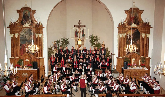 In der Pfarrkirche Mari Himmelfahrt p...in  vorweihnachtliches Kirchenkonzert.  | Foto: kai kricheldorff