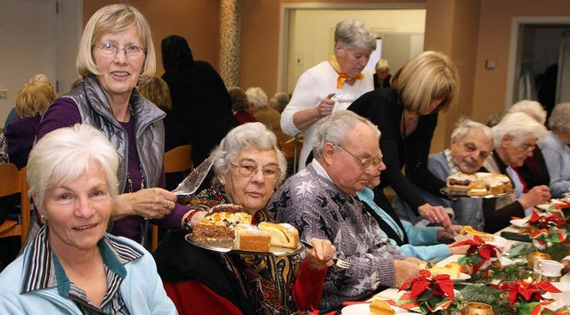 Kaffee und Kuchen gab es beim  Seniorentreff.   | Foto: Ulrike Hiller