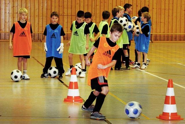 Jugendkicker begeistert vom DFB-Mobil