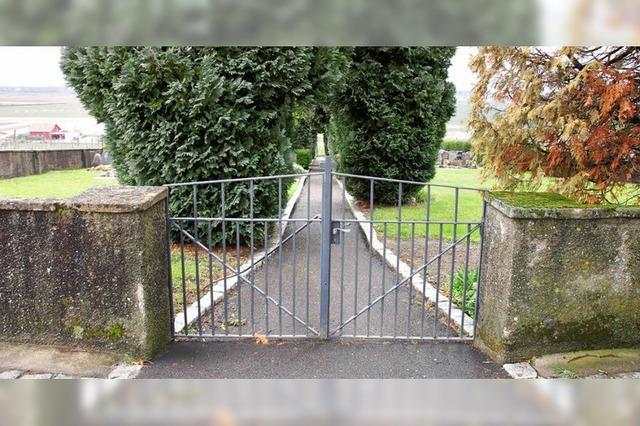 Restaurierte Mauer und neue Gebhrenordnung fr den Friedhof