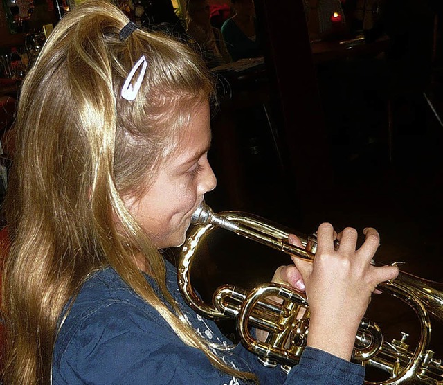 Eine junge Trompeterin des Musikvereines Ringsheim   | Foto: A. Mutz