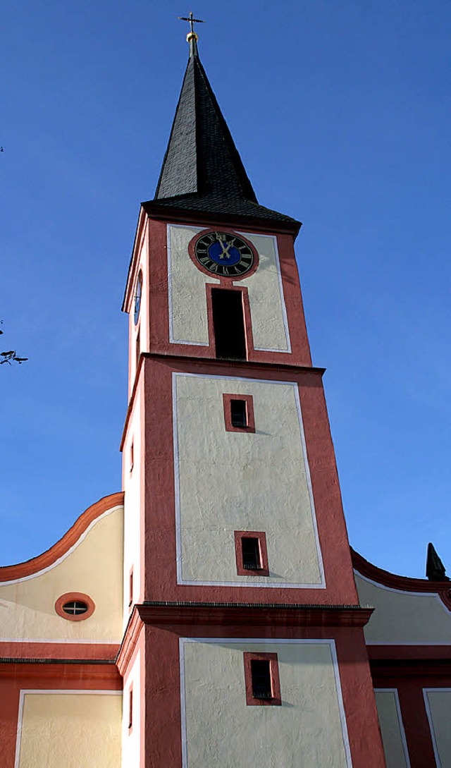 Nicht gerade ein  monumentales Bauwerk: Der Kirchturm von Petri in Ketten   | Foto: Erika Sieberts