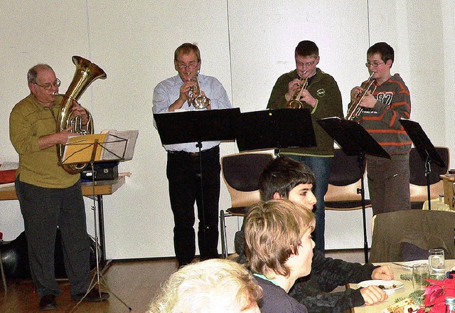 Hebelschler erfreuten mit Musik und G...n-Union im katholischen Gemeindehaus.   | Foto: Georg Diehl