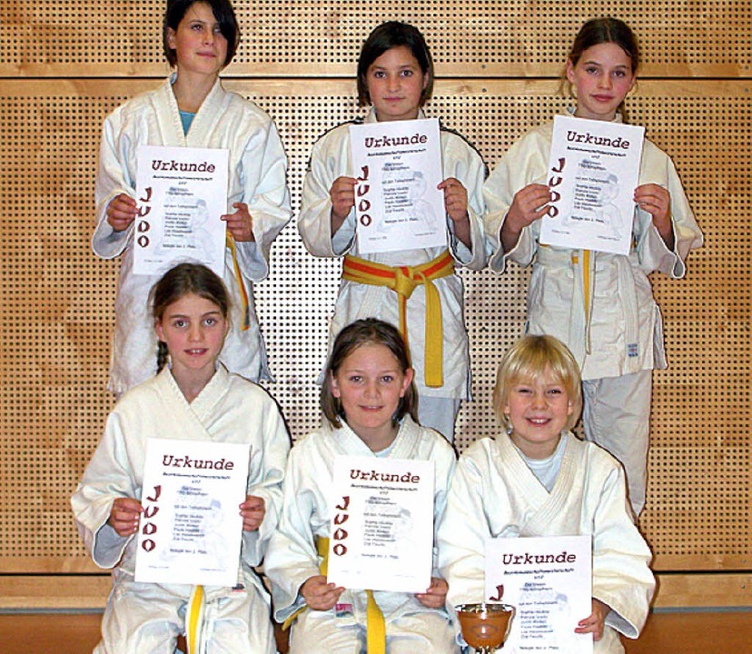 Pokal und Urkunden holte  das U12-Team der TSG-Judokas.   | Foto: Privat