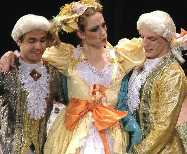 Aufgerscht erscheinen die Stiefschwes...;Cinderella&#8220; im  Gloria-Theater   | Foto: Roswitha Frey